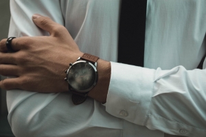 How to Tell if the Rolex You’re Buying is Real How to Tell if the Rolex You’re Buying is Real